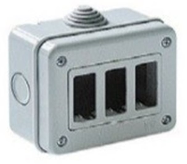 SCATOLA FAEG PER  GEWISS SYSTEM E CON ADATTATORE TIPO MAGIC IP40 3 POSTI