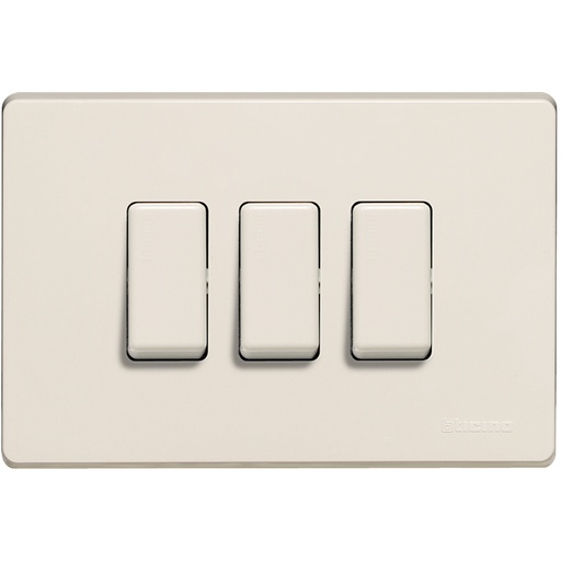 [BTI5033R] MAGIC PLACCA A  3 POSTI  RESINA BTICINO